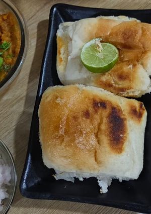 A picture of Pav bhaji.