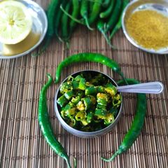 A picture of Mustard Green Chillies 🤩.