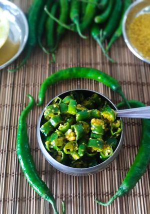 A picture of Mustard Green Chillies 🤩.