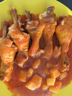 Una foto de Pollo en salsa de tomate y vino