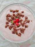 Delicia de fresas con trozos de brownies