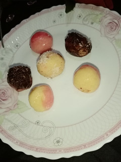 A picture of Choco, coco, balls.