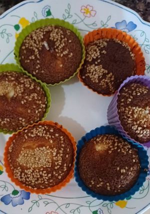Foto principal de Magdalenas de limón y pasas con relleno de queso cremay crocante de semillas