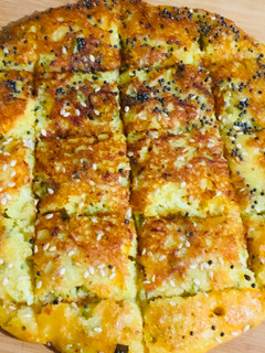 રવા હાંડવો (Rava Handvo Recipe In Gujarati) રેસીપી મુખ્ય ફોટો