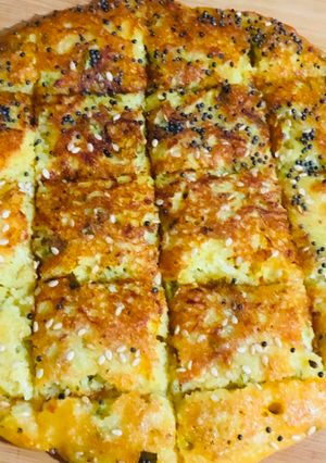 રવા હાંડવો (Rava Handvo Recipe In Gujarati) રેસીપી મુખ્ય ફોટો