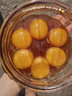 Hình của món Trứng gà ngâm mật ong🥚🍯.