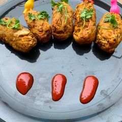 A picture of Cabbage aloo pakora in air fryer.