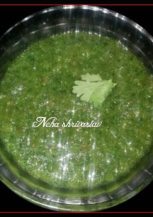 A picture of Coriander mint chutney.