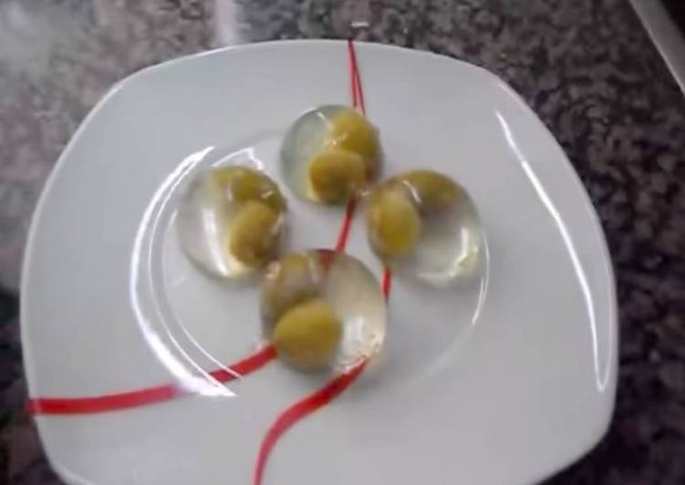 Bolitas de vermouth con gelatina
