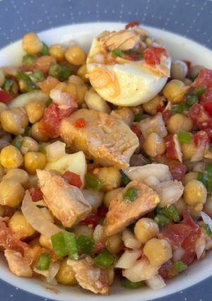 Una foto de Ensalada de garbanzos