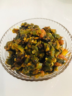ભીંડાનું શાક (bhindi recipe in Gujarati) રેસીપી મુખ્ય ફોટો
