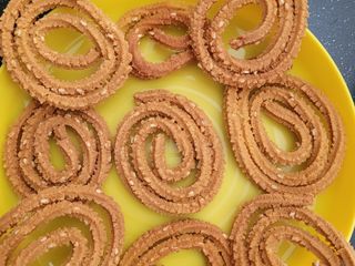 Baked daal chakli