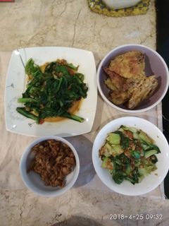 Foto resep Tumis comeo,pokcoy,ayam goreng tepung dan tempe orek