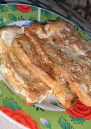 Toasted bread with egg ainihin hoton girkin