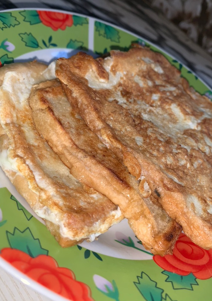 Toasted bread with egg ainihin hoton girkin