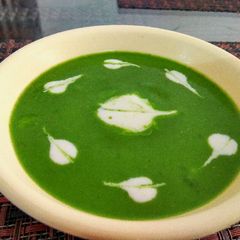 A picture of Cream of spinach soup.