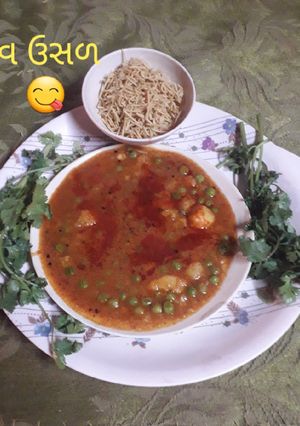 A picture of સેવ ઉસળ.