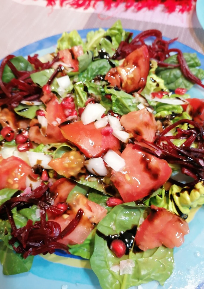 Una foto de Ensalada con granada