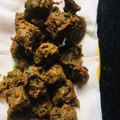 A picture of Plantain flower methi leaves pakoda.