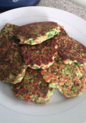 Una foto de Tortitas de brócolis y zanahoria