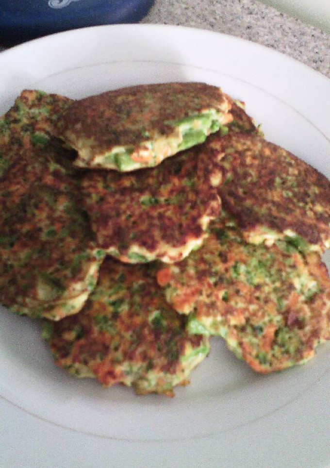 Una foto de Tortitas de brócolis y zanahoria