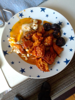 Una foto de Mix de boniato asado con morcilla y huevo frito