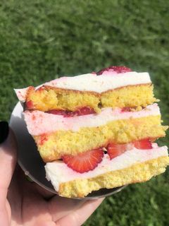 Фото Полуничний тортик.