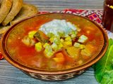 Український зелений борщ з буряком/Українська кухня