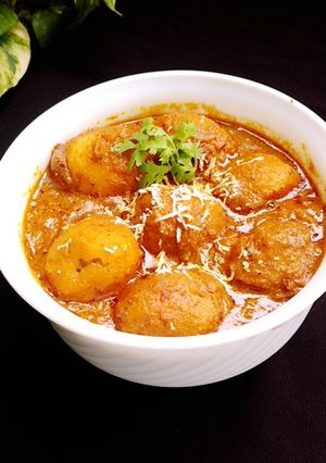 पनीर स्टफ्ड पोटैटो मसाला (Paneer stuffed potato masala recipe in Hindi) रेसिपी मुख्य फोटो