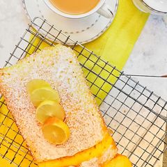 A picture of Lemon tea cake.