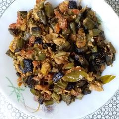 Bhindi chicken A picture of Bhindi chicken.