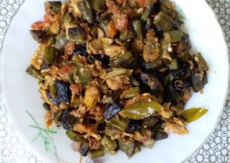 Steps to Prepare Quick Bhindi chicken