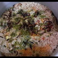 A picture of Chicken degi biryani.