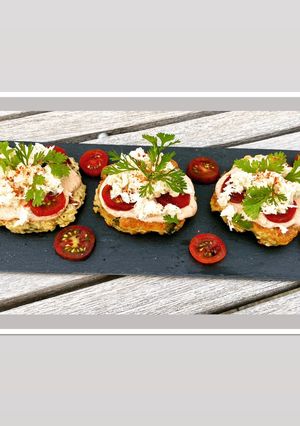 Une photo de Toasts galettes de courgettes au crabe