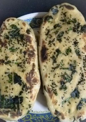 চীজ স্টাফড হেলদি হুইট নান(cheese stuffed healthy wheat naan recipe in Bengali) রেসিপির প্রধান ছবি