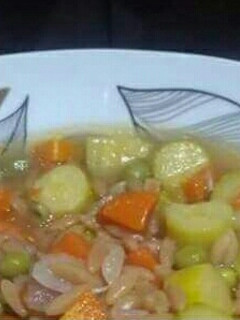 صورة لوصفة شوربة لسان عصفور بالخضار