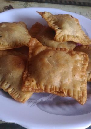 A picture of Veggie pizza puff.