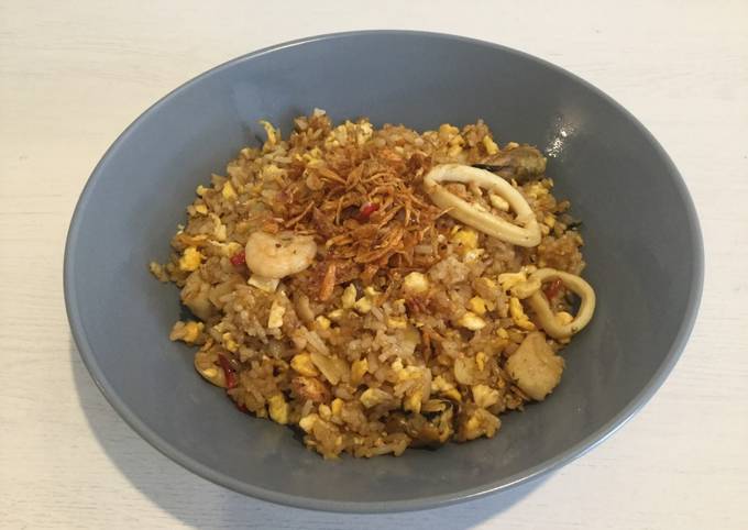 Langkah Mudah untuk Menyiapkan Nasi Goreng Seafood (Simple) yang Lezat Sekali
