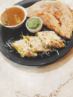 રવા જીની ઢોસા (Rava Jini Dosa Recipe In Gujarati) રેસીપી મુખ્ય ફોટો