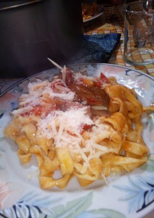 Una foto de Fideos caseros con tuco express