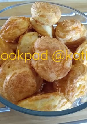 A picture of Gougères Cheese Puffs 芝士泡芙.