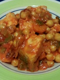 Una foto de Guiso de garbanzos con salmón