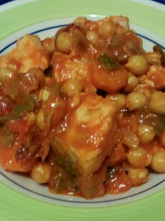 Una foto de Guiso de garbanzos con salmón