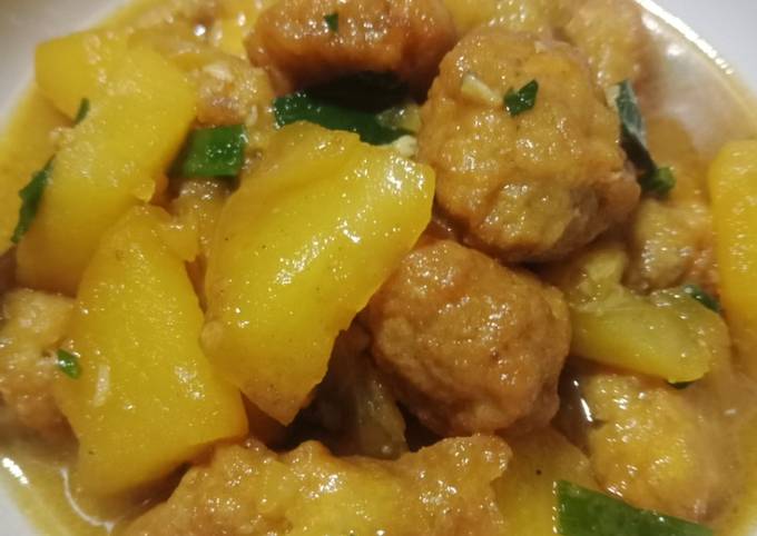 Wajib coba! Resep buat Tumis meatballs  nikmat