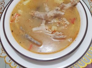 Una foto de Sopa de Patas de pollo