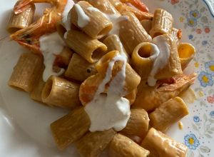 Foto di Paccheri con gamberi e stracciatella