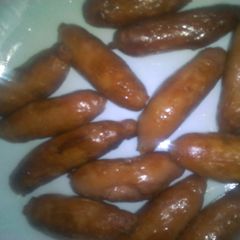A picture of Fried sausages.