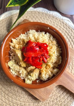 Una foto de Cuscús con alcachofas y pimientos de piquillo