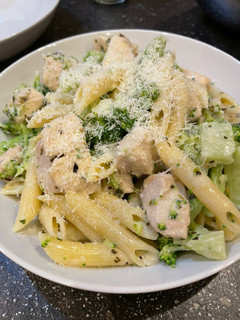 雞肉義大利麵(鮮奶油版)Chicken Alfredo 的食譜成品照片