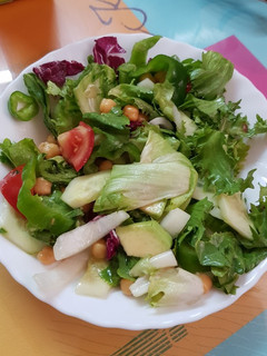 Una foto de Ensalada de garbanzos